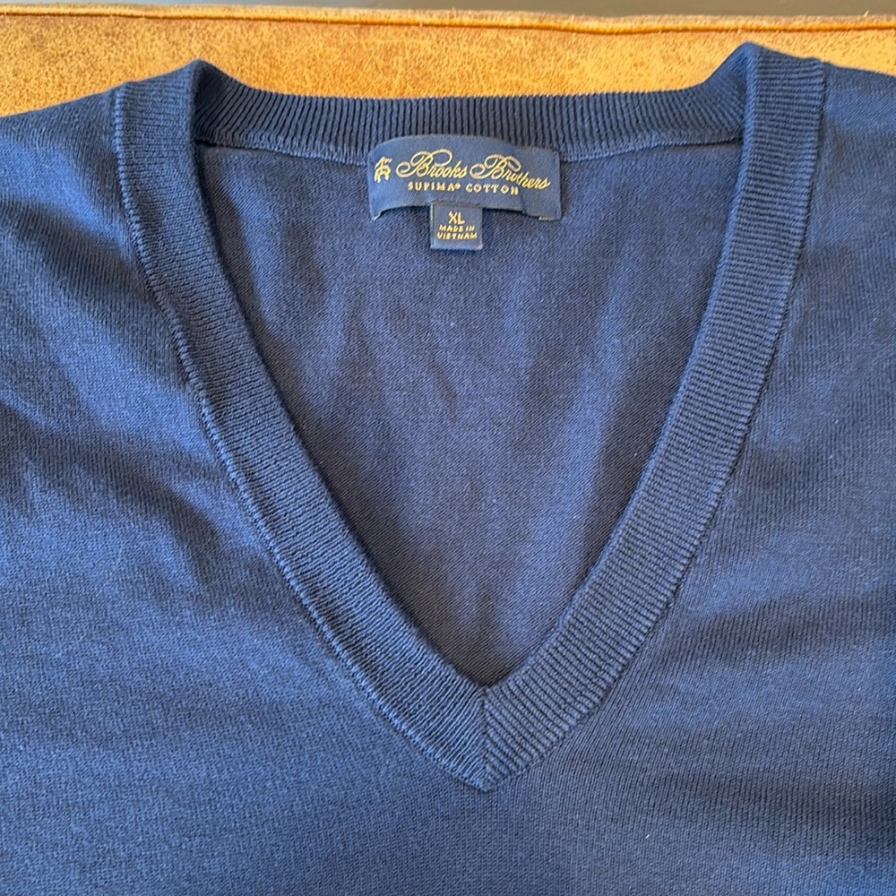 Brooks Brothers men’s neck sweater